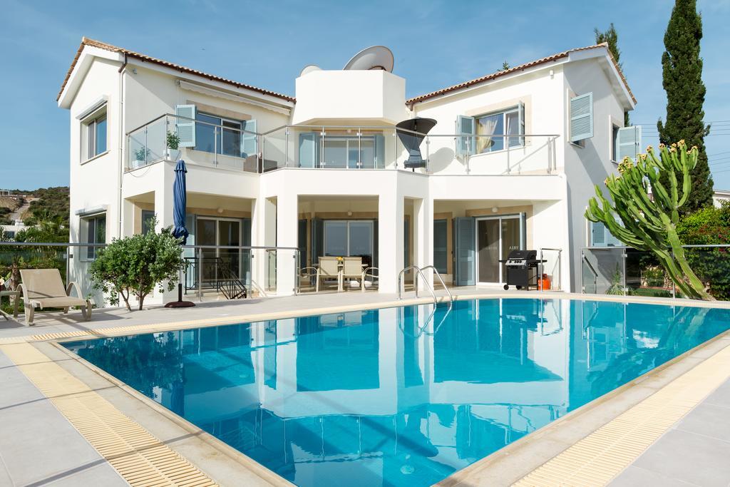 Villa Riverside Полис Екстериор снимка
